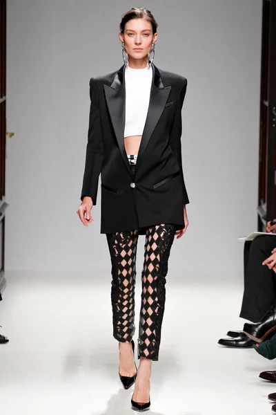 Look 11